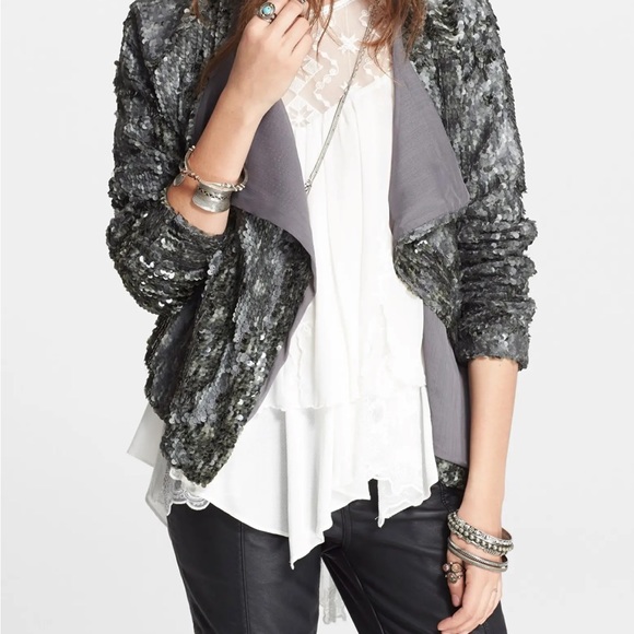GORGEOUS FREE PEOPLE SILVER SEQUIN JACKET TOP SIZE SMALL SHIMMERY NWT - Picture 3 of 17